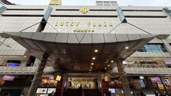 Lucky Plaza (D9), Shop House #628804671